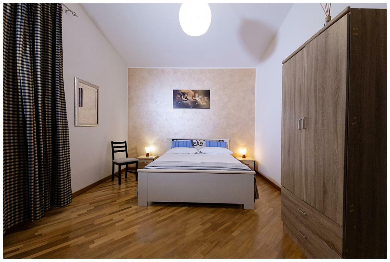 Bed And Breakfast Villa Fatima Trani Exteriör bild