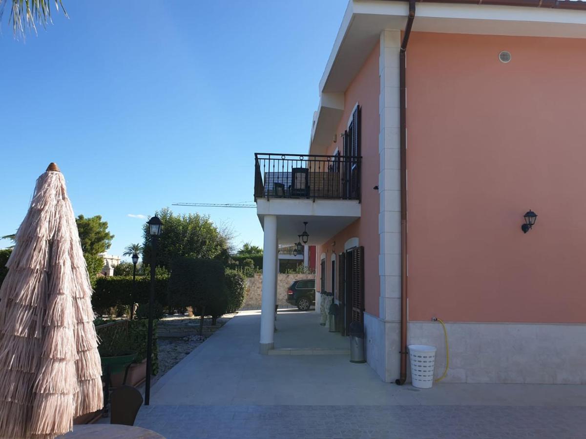 Bed And Breakfast Villa Fatima Trani Exteriör bild