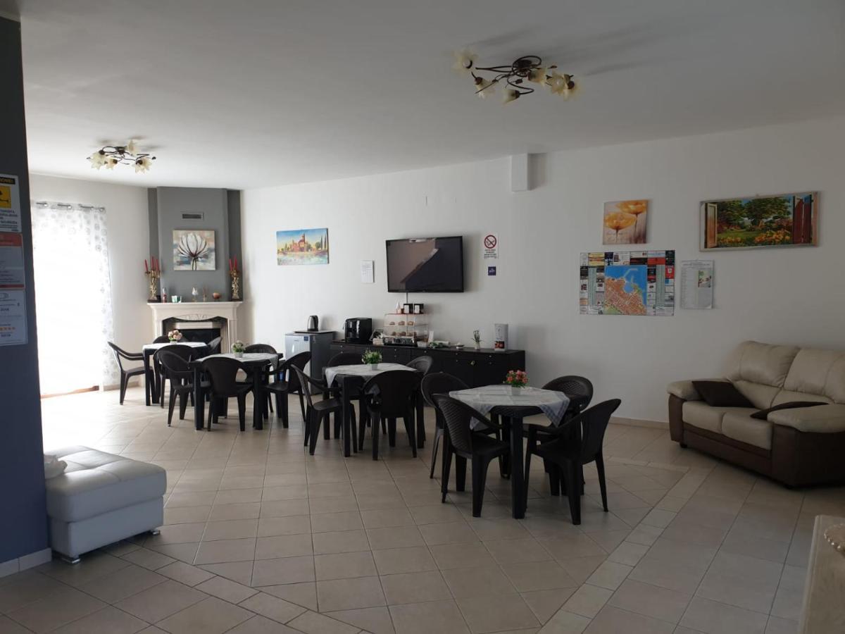 Bed And Breakfast Villa Fatima Trani Exteriör bild