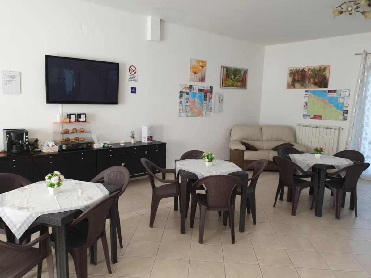Bed And Breakfast Villa Fatima Trani Exteriör bild