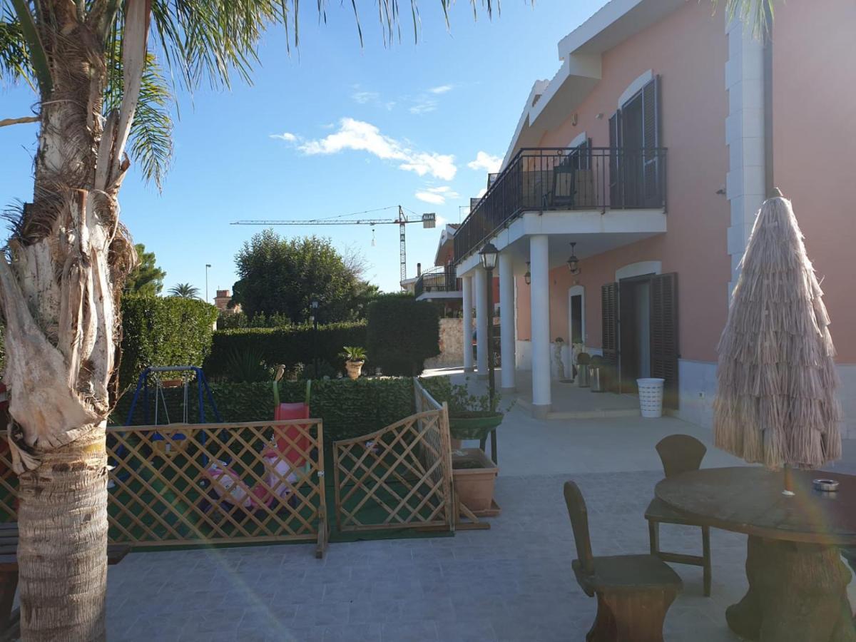 Bed And Breakfast Villa Fatima Trani Exteriör bild