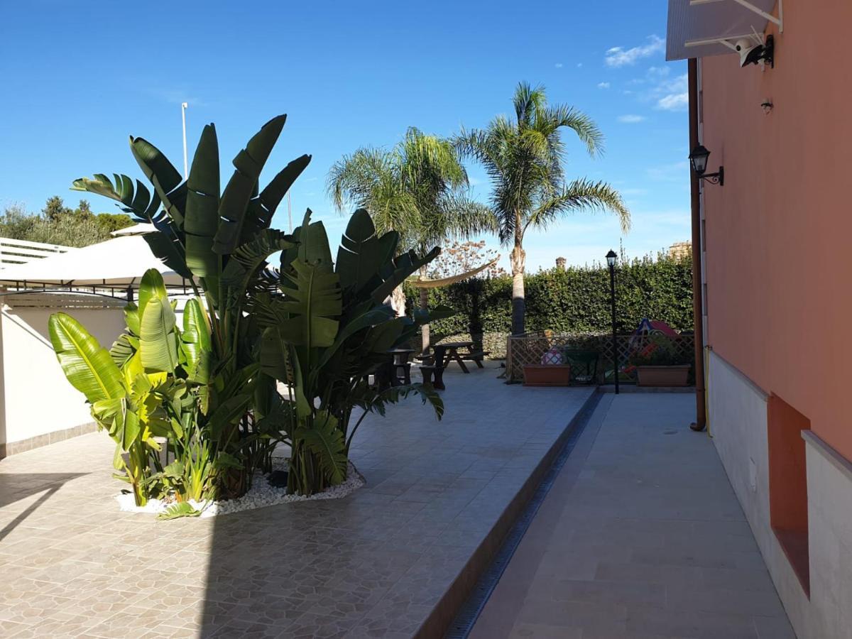 Bed And Breakfast Villa Fatima Trani Exteriör bild