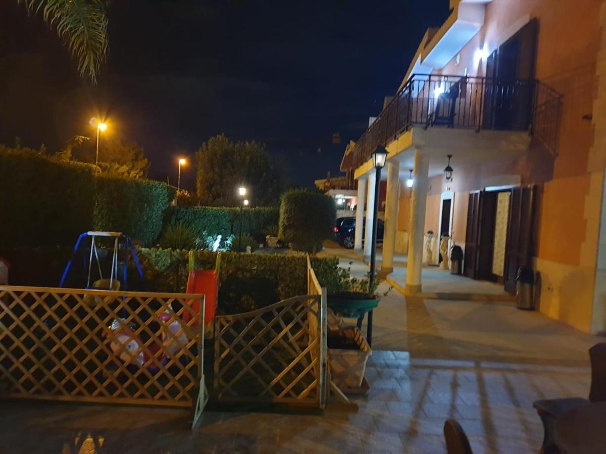 Bed And Breakfast Villa Fatima Trani Exteriör bild
