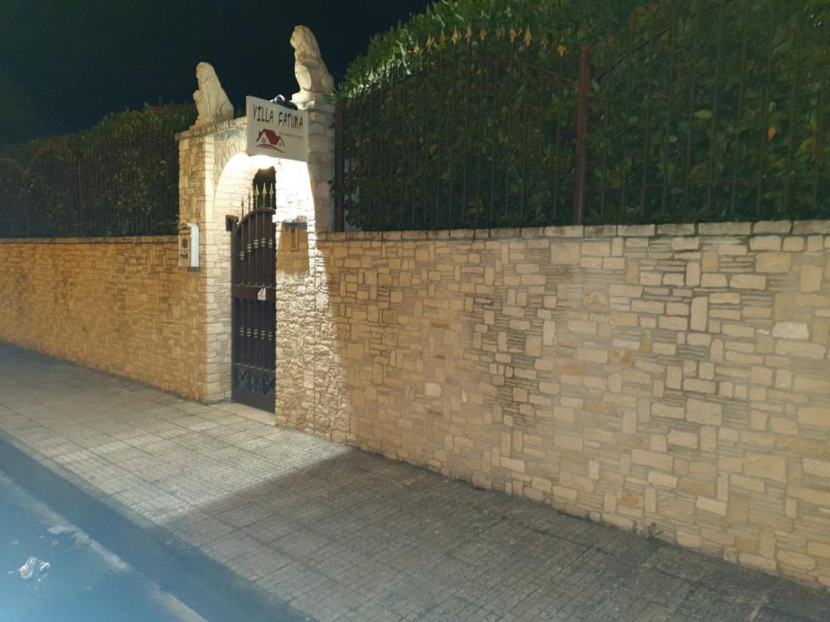 Bed And Breakfast Villa Fatima Trani Exteriör bild