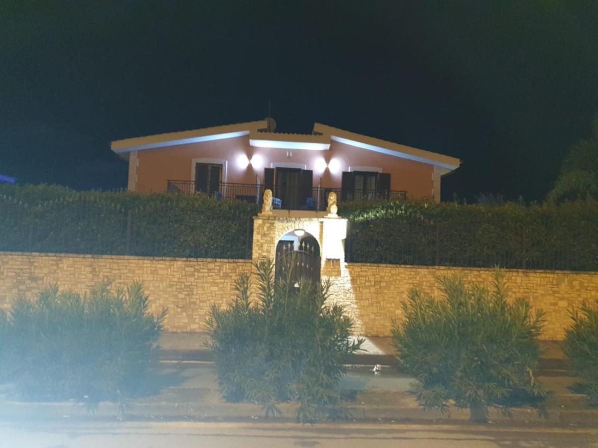 Bed And Breakfast Villa Fatima Trani Exteriör bild