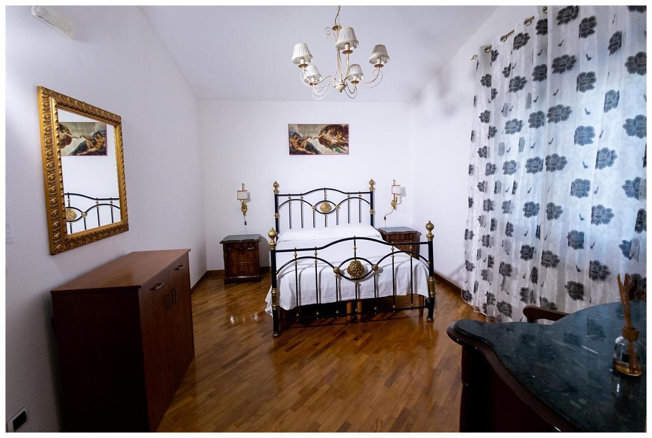 Bed And Breakfast Villa Fatima Trani Exteriör bild
